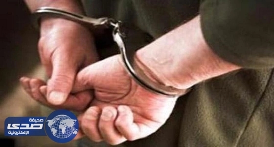 الإطاحة بوافدين أفريقيين لسرقتهما مبلغ مالى ومقتنيات من سيارة فى جدة