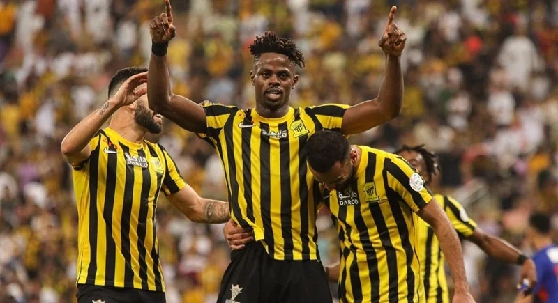 أساطير الفيفا تتغلب على السعودية بسداسية .. صور