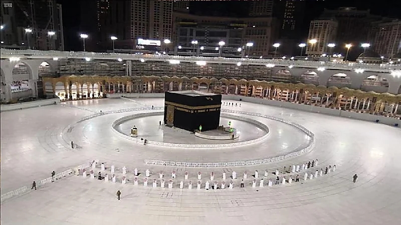 مرور مكة يحدد 10 طرق لتجنب المخالفات وسحب السيارات بالمنطقة المركزية للحرم