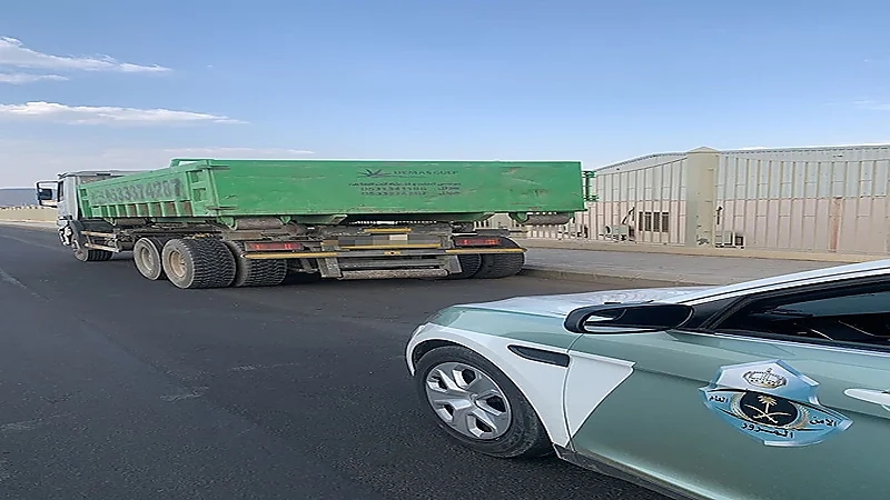 القبض على قائد شاحنة تسبب في كسر زجاج المركبات بالمدينة المنورة