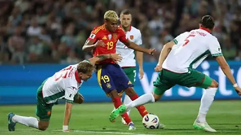 يامال يتفوق على فينيسيوس بأرقامه الدولية