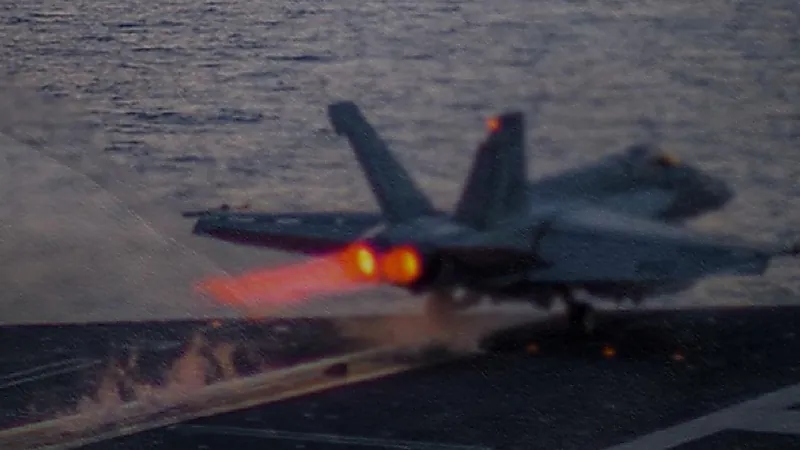 تحطم طائرة من طراز F18 تابعة للبحرية الأمريكية