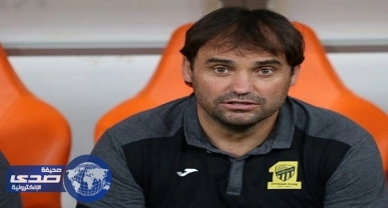 مدرب الاتحاد يحذر لاعبيه من الإفراط في التفكير بالديربي