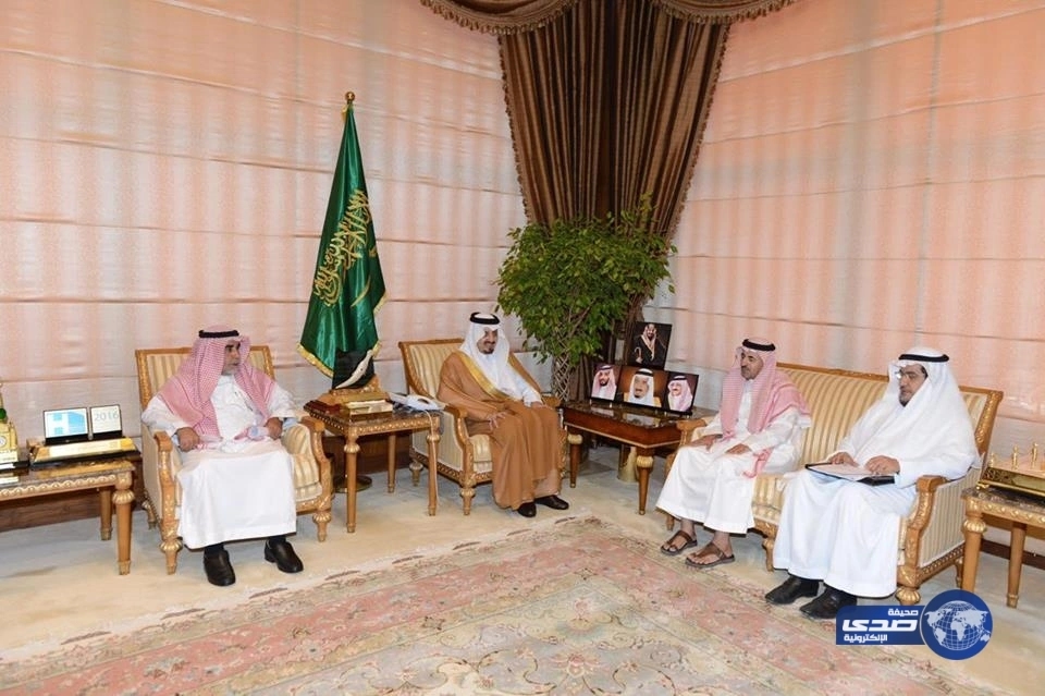 بالصور .. فيصل بن خالد يستقبل مندوبي دارة الملك عبدالعزيز