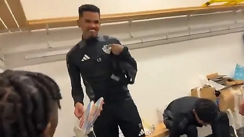 جالينو يمازح عبدالله عبده: أنا الملك .. فيديو