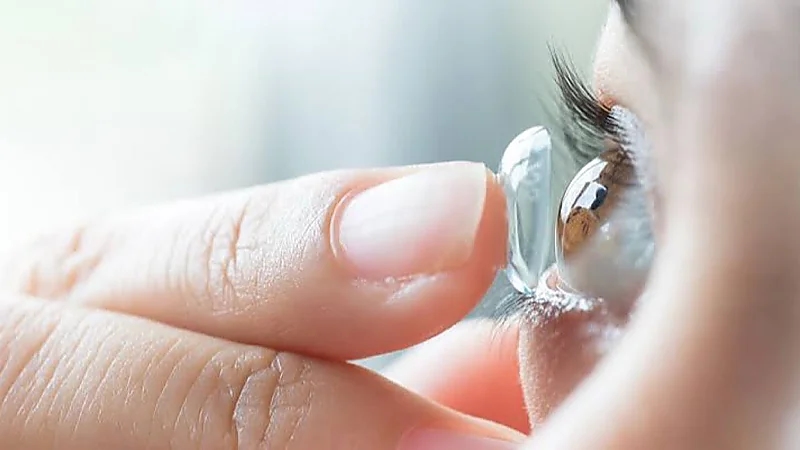 الغذاء والدواء تضع تحذيرات بخصوص استخدام العدسات اللاصقة