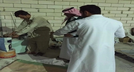 بالصور.. " التجارة " تضبط مستودع لتخزين مواد غذائية مسروقة في الرياض