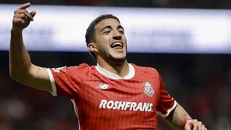 باتشوكا يعزز دفاعه قبل موقعة الهلال في المونديال