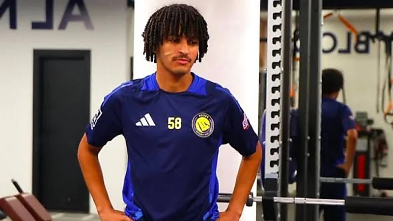 عبدالملك الجابر يؤدي العمرة قبل لقاء الاتحاد .. صورة