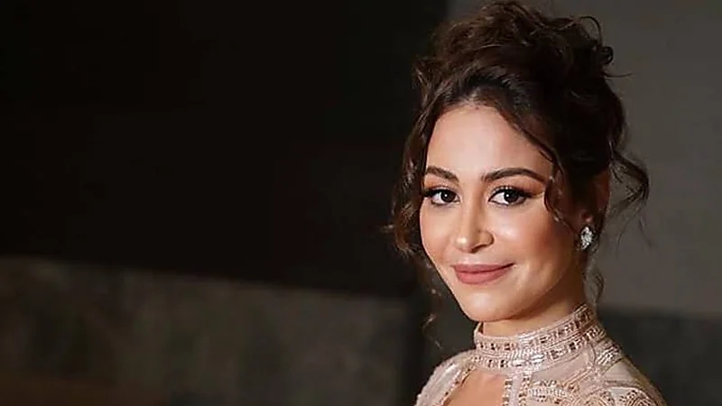 منة شلبي تنفي ارتباطها بعد صورة مفبركة: ذكاء اصطناعي