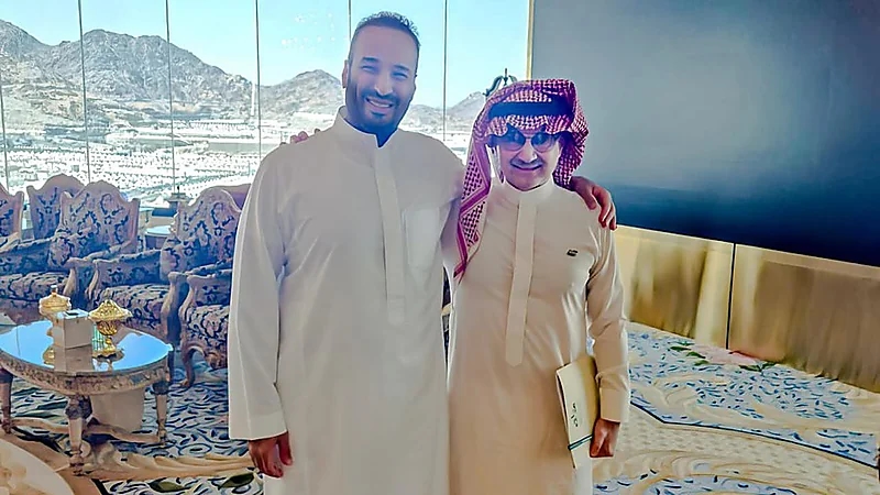 الأمير الوليد بن طلال يحتفل بعيد الأضحى بصورة مع ولي العهد