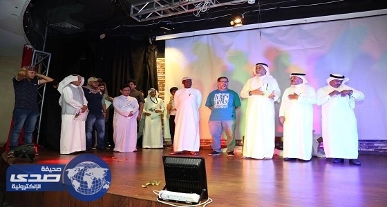 ⁠⁠⁠⁠فنون جدة تكرم فريق مسرحية الصندوق المجنون بحضور نجوم الفن