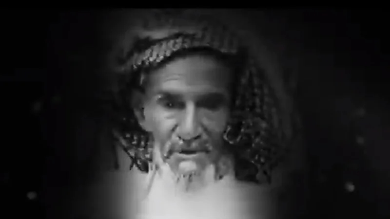 بالفيديو.. قصة "حمد بن قباع " وبناء قصور الملك المؤسس