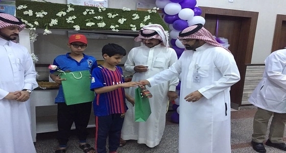 حفل معايدة للأطفال المنومين بمستشفى الولادة والاطفال بتبوك
