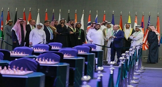بالصور.. " آل الشيخ " يتفقد القاعة الرئيسية لمنافسات الشطرنج