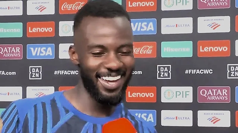 ردة فعل تمبكتي عندما قال له المراسل أخرِج فينسيوس من جيبك.. فيديو