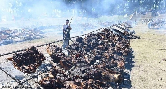 بالصور.. أضخم حفل شواء في أوروغواي