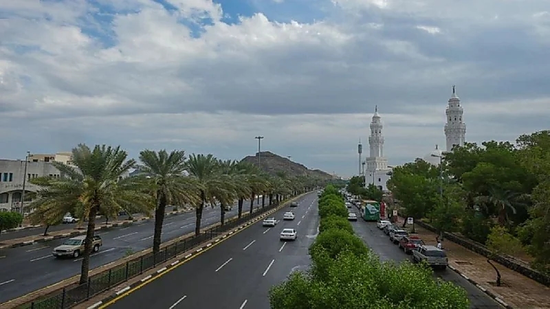 رياح نشطة وأتربة مثارة على ينبع والرايس