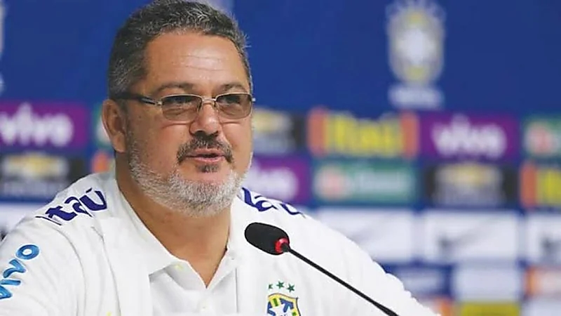 ميكالي يوجه رسالة وداع لفريق الهلال