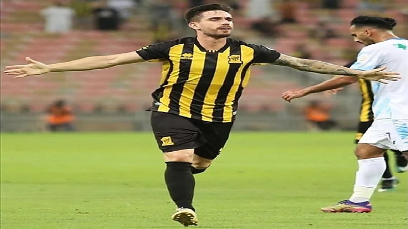 بالفيديو.. عروس تتعرض للغرق في قفزة بزفافها