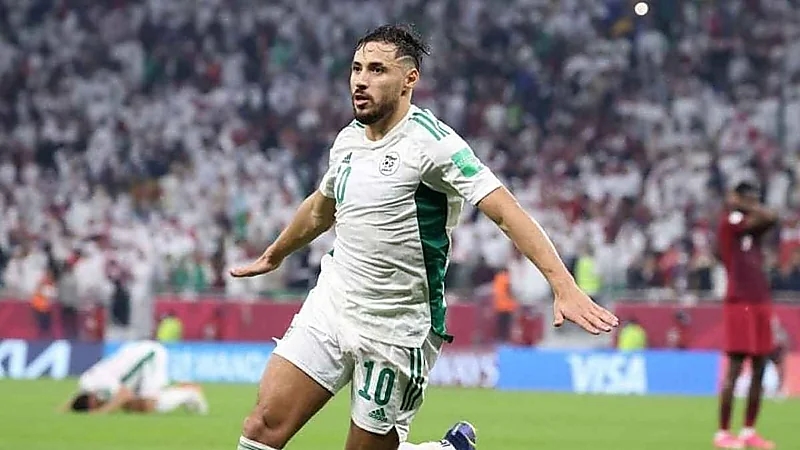 غضب يوسف بلايلي بعد إبقائه على مقاعد البدلاء أمام غينيا .. فيديو