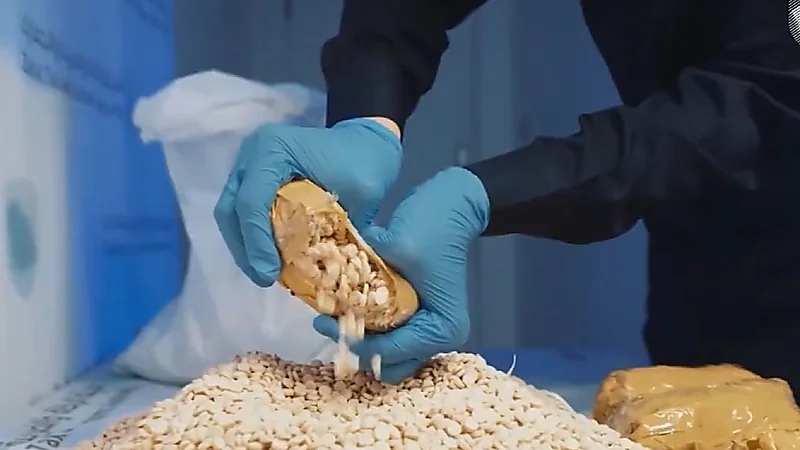 إحباط محاولة تهريب أكثر من 301 ألف حبة كبتاجون عبر جسر الملك فهد والحديثة .. فيديو