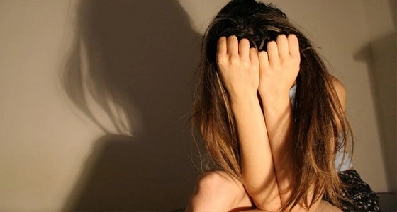" مبتز " يستولي على راتب ضحيته لمدة 10 سنوات