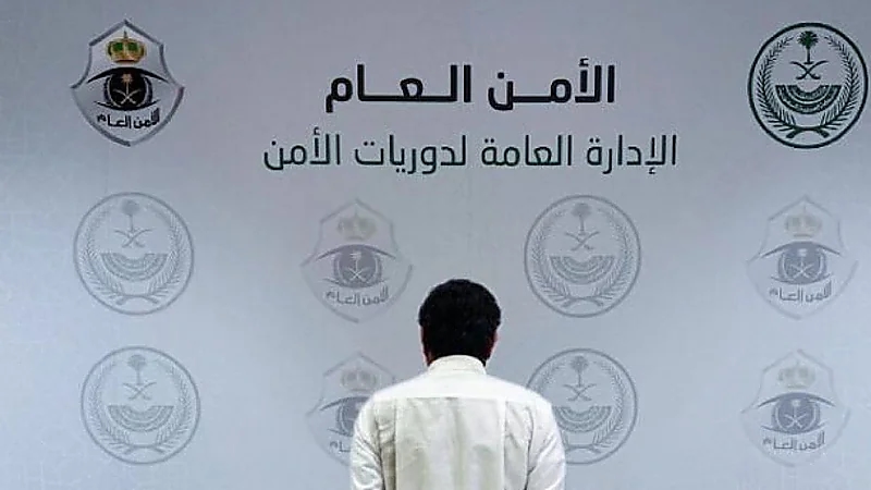 القبض على مواطن لصدمه مركبة بسبب خلافًا مع قائدها .. فيديو