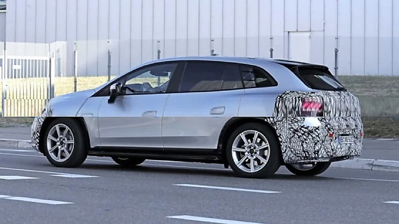 بالصور.. مرسيدس تكشف عن أول سيارة كهربائية لها