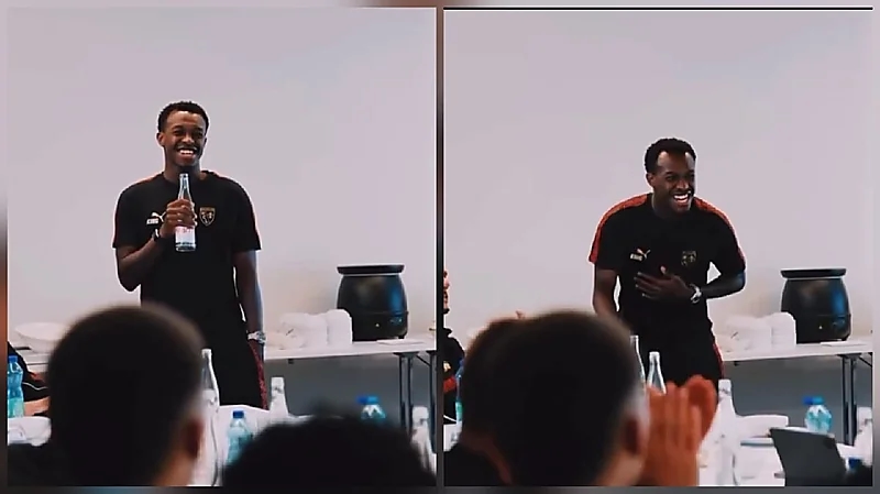 سعود عبدالحميد يغني بالعربية أمام لاعبي لانس .. فيديو