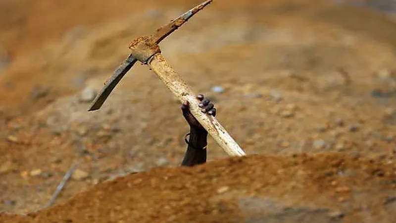 رجل يروي قصته مع المقابر بعد دفنه حيًا