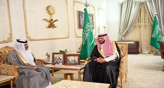 أمير الحدود الشمالية يلتقي رئيس فرع جمعية الثقافة والفنون بالمنطقة