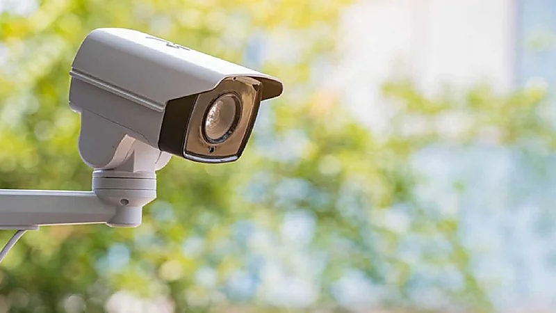 كاميرات مراقبة تفضح عراقي جر فتاة وحاول اغتصابها