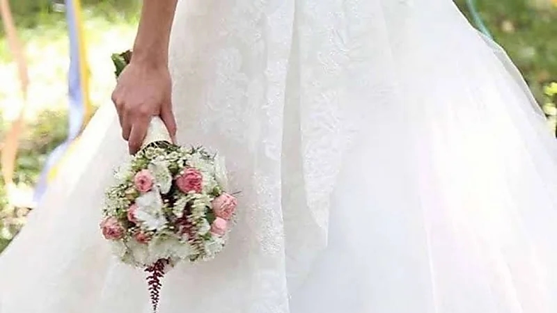 بالفيديو.. فتاة تثير الجدل بإعلان زواجها من "جبل"