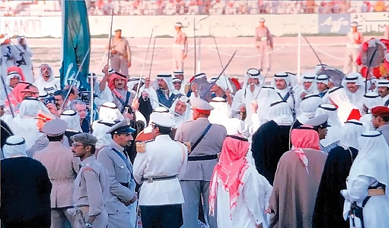 صورة نادرة للملك فيصل في ملعب الملز