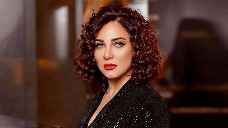 سلاف فواخرجي ترد بسخرية على شائعة زواجها من بشار الأسد