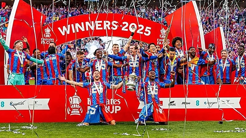 يويفا يؤجل حسم مشاركة كريستال بالاس في الدوري الأوروبي