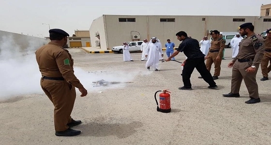 تدريب العاملين في مستشفى النقاهة على استخدام طفايات الحريق