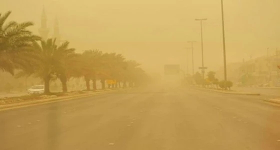 رياح نشطة وأتربة مثارة على مكة