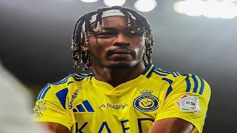 سيماكان يظهر بـ"نيولوك" جديد قبل مواجهة الهلال.. فيديو