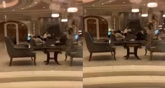 بالفيديو.. استعراضي بمهرجان يخطئ التصويب بالسكين ويصيب زميله في رأسه