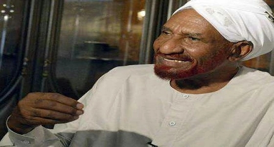 الصادق المهدي يعود للسودان بعد عامين في المنفى