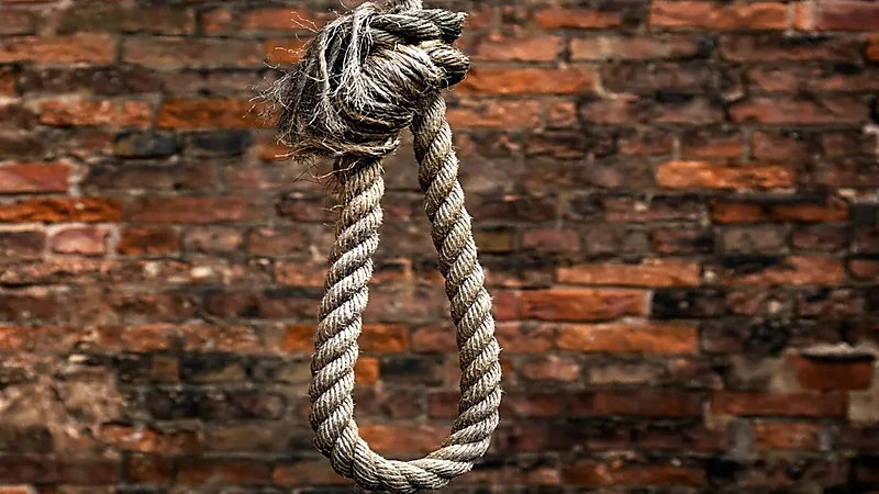 حاول الانتحار ببث مباشر على فيسبوك فانقطع الحبل