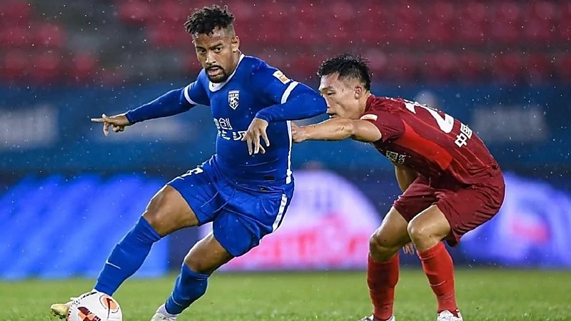 كورونا يؤجل الدوري الصيني بعد شهر من استئنافه  