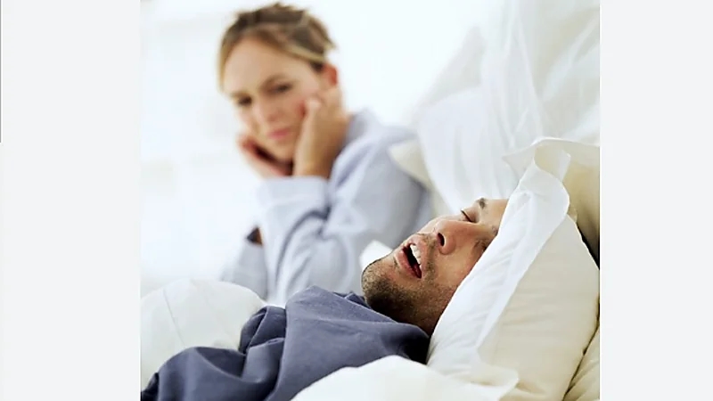 بالفيديو .. 3 أضرار تصيب المرأة بسبب شخير زوجها