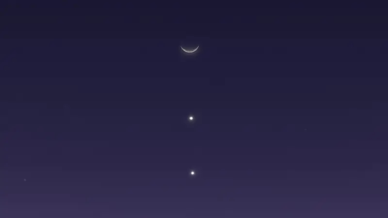 سماء المملكة تتزين بهلال القمر وكوكبي المشتري والزهرة