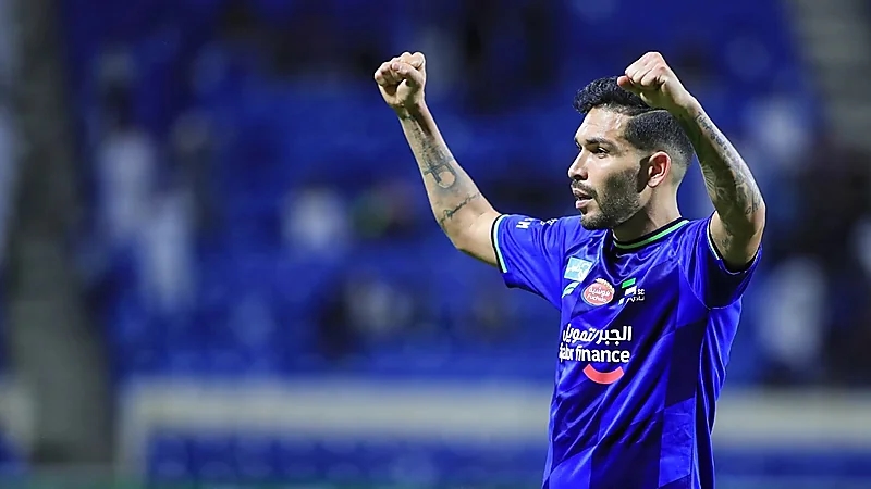 رسميًا بيتروس ينتقل إلى نادي الصقور .. فيديو