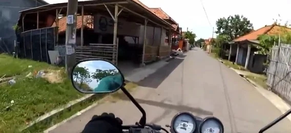 مواطنة تعثر على أمها الإندونيسية بعد 18 عاما على فراقهما .. فيديو