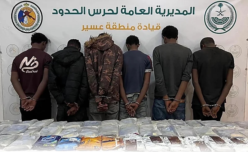 القبض على 6 مخالفين لتهريبهم 51 كيلوجرامًا من الحشيش المخدر بعسير