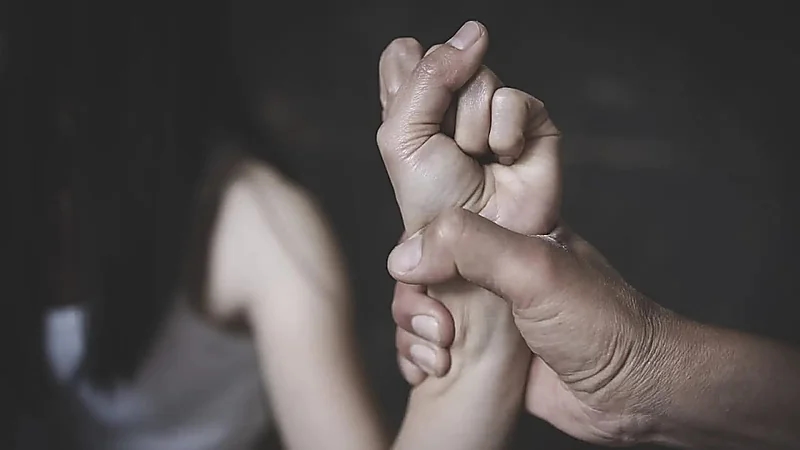 القبض على عاطل تحرش بأجنبية